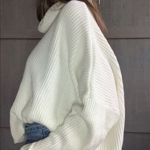 HOLLISTER KNIT TURTLENECK